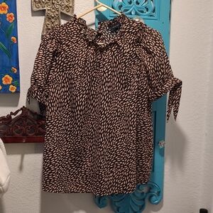 Who What Wear Black and Tan Leaf Print Blouse